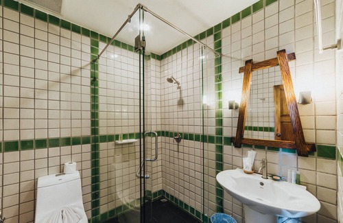 Karon Hotel | CC's Hideaway