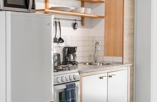 Buckhead Apartment | (CCD) Convenient Studio only Blocks from Piedmont Hospital