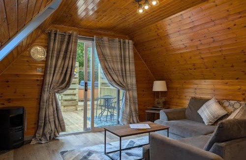 Almondbank House | Cear 2- Private Hot Tub- Perth-Pet Friendly Lodge