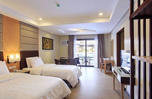 Mandaue Hotel | Cebu Westown Lagoon - South Wing