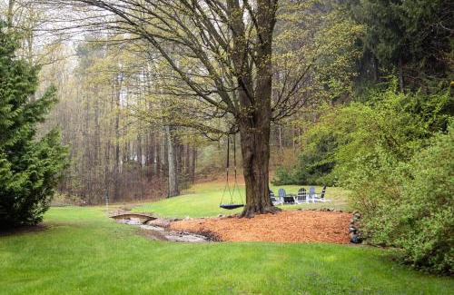 Greilickville House | Cedar Creek Cottage Close to Downtown Traverse City Beaches and the TART Trail