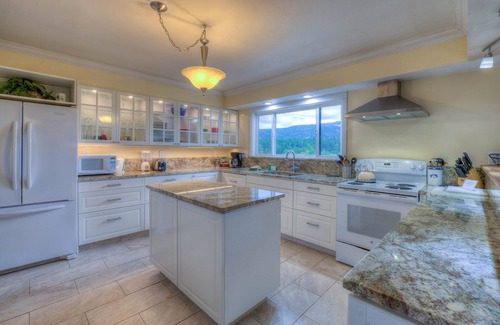 Eastsound House | Cedar Field Vacation House on Orcas Island - August Nights Sale!