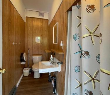 Hope Bay Ski Chalet | Cedar Garden Cottages