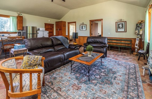 Texico Cabin | Cedar Hills Retreat: Peaceful Southern IL Escape