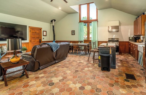 Texico Cabin | Cedar Hills Retreat: Peaceful Southern IL Escape