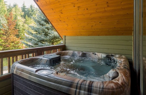 Upper Village Ski Chalet | CEDAR HOLLOW 11 | Ski-In, Ski-Out | Huge Living Space | Private Hot Tub & Garage