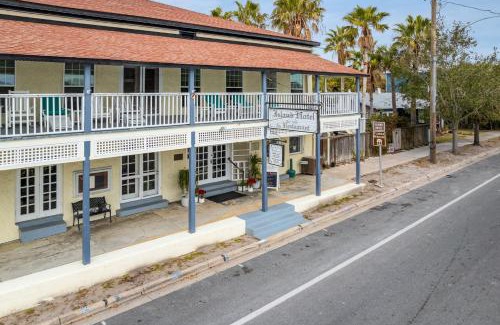 Cedar Key Apartment | Cedar Keys Island Hotel in downtown