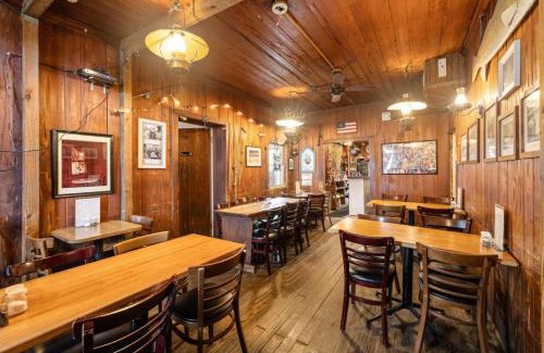 Cedar Key Apartment | Cedar Keys Island Hotel in downtown