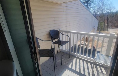 Weirs Beach Condo | Cedar Lodge 311A- Hotel Style Unit
