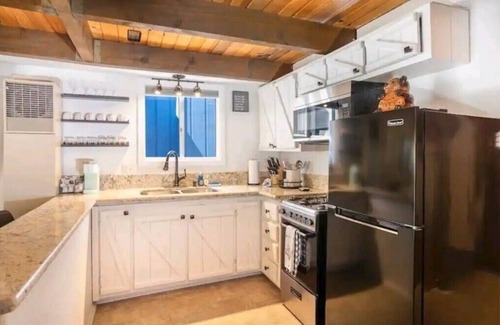 Arrowbear Lake Bed & Breakfast | Cedar-Mountain Cabin minutes away from Big Bear!