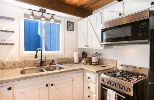 Arrowbear Lake Bed & Breakfast | Cedar-Mountain Cabin minutes away from Big Bear!