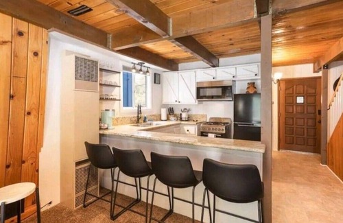 Arrowbear Lake Bed & Breakfast | Cedar-Mountain Cabin minutes away from Big Bear!