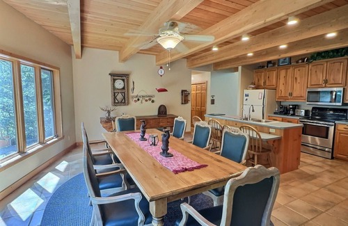 Annandale House | Cedar Point on Bass Lake - 5 Bedroom Home