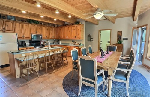 Annandale House | Cedar Point on Bass Lake - 5 Bedroom Home