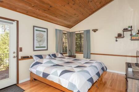 Oakhurst House | Cedar Ridge Hot Tub BBQ Sleeps 8