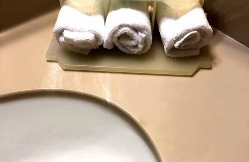 Sandusky Hotel | Cedar Stables Inn and Suites