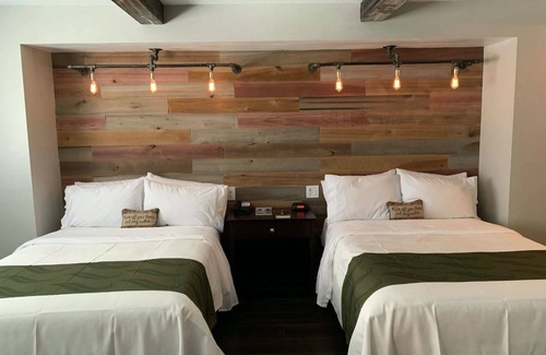 Sandusky Hotel | Cedar Stables Inn and Suites