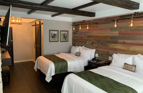 Sandusky Hotel | Cedar Stables Inn and Suites