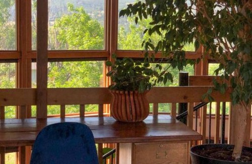 Ashland House | Cedar Wood Mountain View Retreat