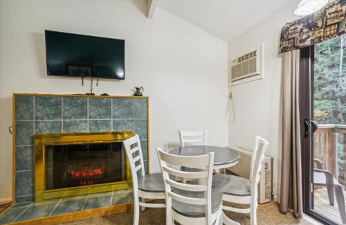 West Bridgewater Hotel | Cedarbrook Deluxe Two Bedroom Suite with outdoor heated pool 19110