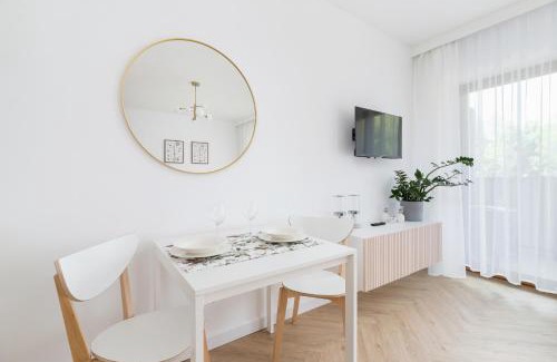 Brynow Apartment | Ceglana Park Bright Studio Balcony & Parking Katowice by Noclegi Renters