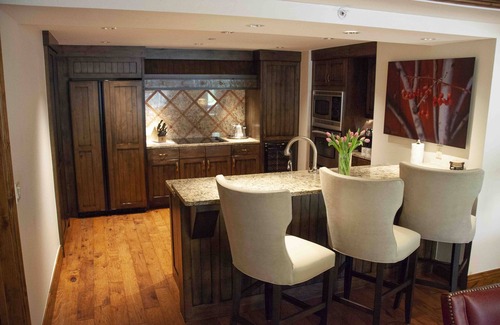 Downtown Apartment | Celebrate New Years in Aspen! St Regis 3br Residences 12.31.22 - 1.14.23
