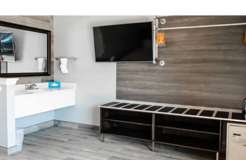 Kissimmee Apartment | Celebration Suites - 2 Miles from Disney - For 6