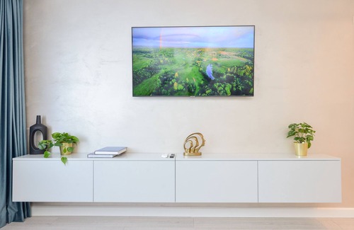 Bucharest City-Centre Apartment | Celeste - One Bedroom Apartment - Next to Victoria Avenue and Cismigiu Park