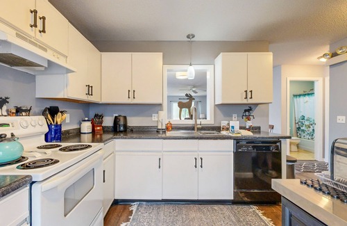 Center Conway Condo | Center Conway Retreat - skiing, hiking, seasonal pool & walk to the Saco River