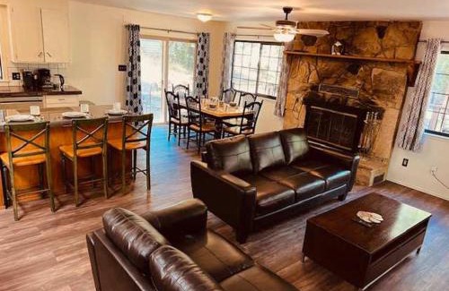 Arnold House | Centra Arnold Cabin office nook