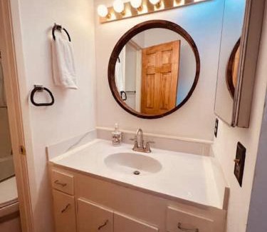 Arnold House | Centra Arnold Cabin office nook