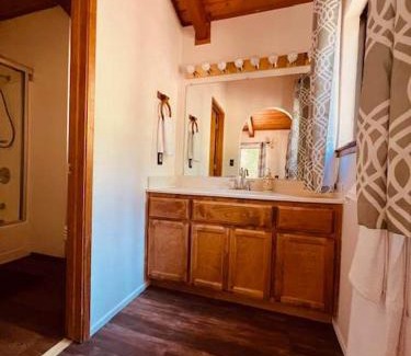 Arnold House | Centra Arnold Cabin office nook