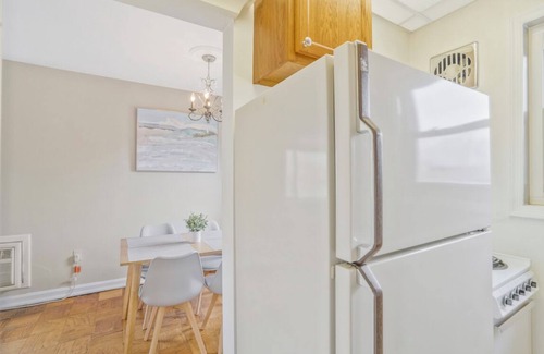 Radnor - Fort Myer Heights Apartment | Central 1BR Apt - mins to metro & DC