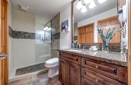 Village North Apartment | Central 2BR with Prime Amenities