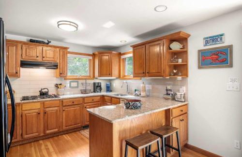 Orleans House | Central AC Close to Nauset Beach