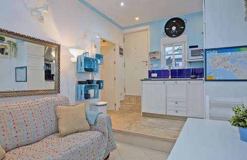 Old Town Apartment | Central apartment with terrace 1 min from beach, pets allowed