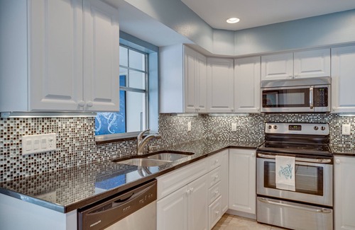 Central Beach House | Central Beach-Modern 2 Bedroom townhouse on Barrier Island 2-minutes to beach