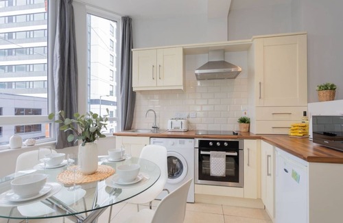 Queens Quarter Apartment | Central Belfast Apartments: 7 Camden Street