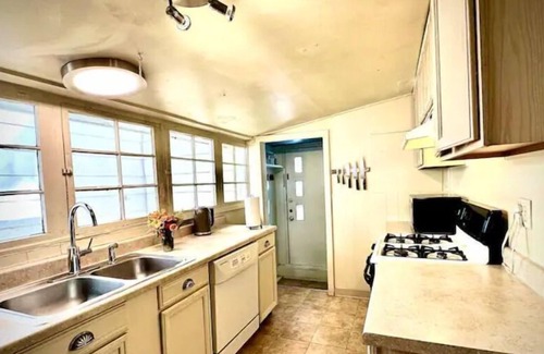 Newlands House | Central Boulder 2 bed cottage next to mountains