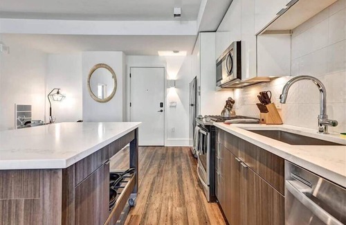 Garden Hills Apartment | Central Buckhead View | Luxe 2BR w/Pool& Full Kitchen