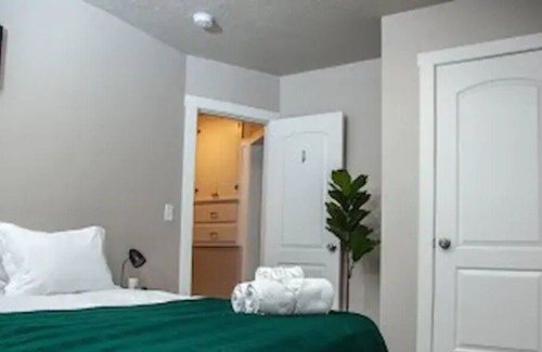 Murray House | Central Bungalow Minutes from Downtown & Canyons