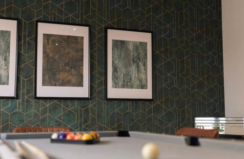 Gateshead House | Central Cambourne Place Retreat