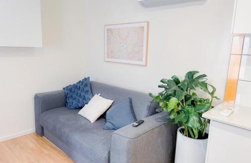 Castlemaine Apartment | Central Castlemaine studio on steam train line