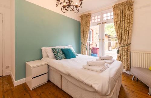 Caversham Apartment | Central Caversham Traditional English House Pass the Keys
