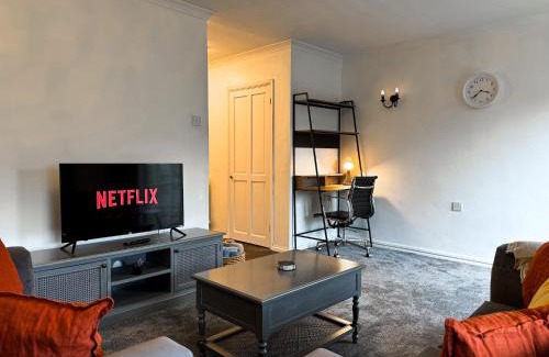Maidstone Apartment | Central, Close To Station & Hospital Sleeps 5, Book Now