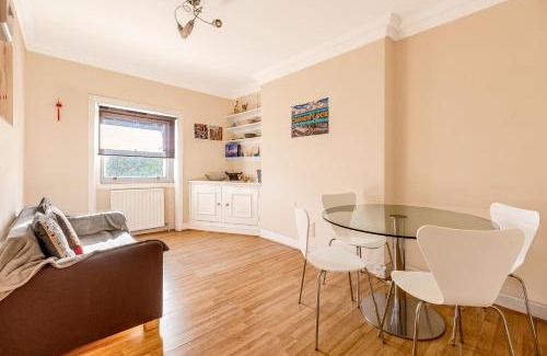 Camden Apartment | Central comfy 1BR flat, 5 minutes Chalk Farm tube