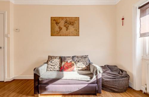 Camden Apartment | Central comfy 1BR flat, 5 minutes Chalk Farm tube