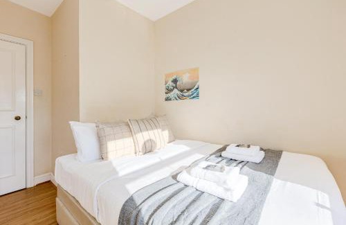 Camden Apartment | Central comfy 1BR flat, 5 minutes Chalk Farm tube