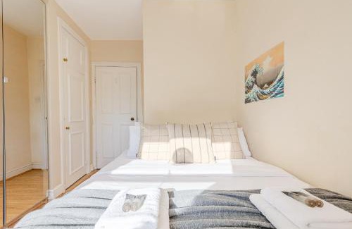 Camden Apartment | Central comfy 1BR flat, 5 minutes Chalk Farm tube