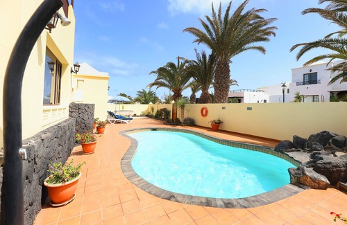 Costa Teguise Villa | Central Costa Teguise, 4 bed, 3 bath, Pool table, Private Pool